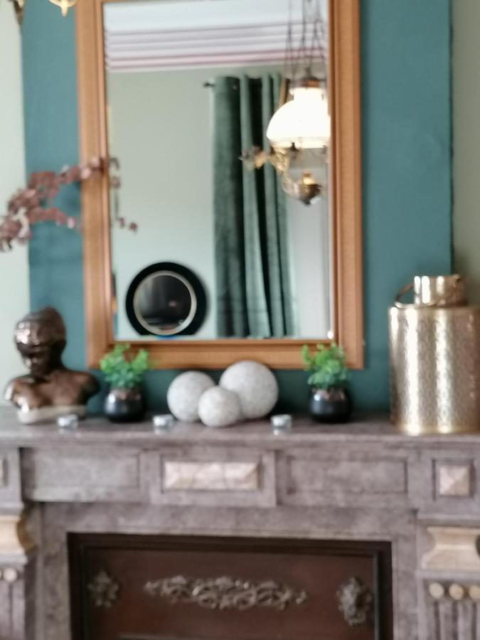 Maison D'Hote Les Notes Endormie Chambre Secrete Berzee エクステリア 写真