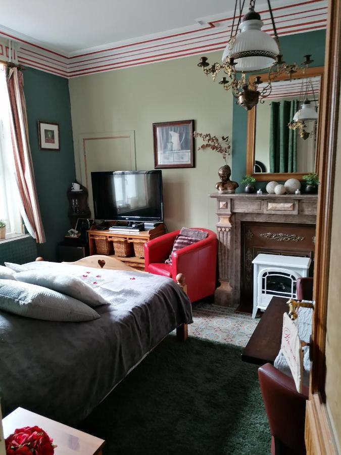 Maison D'Hote Les Notes Endormie Chambre Secrete Berzee エクステリア 写真