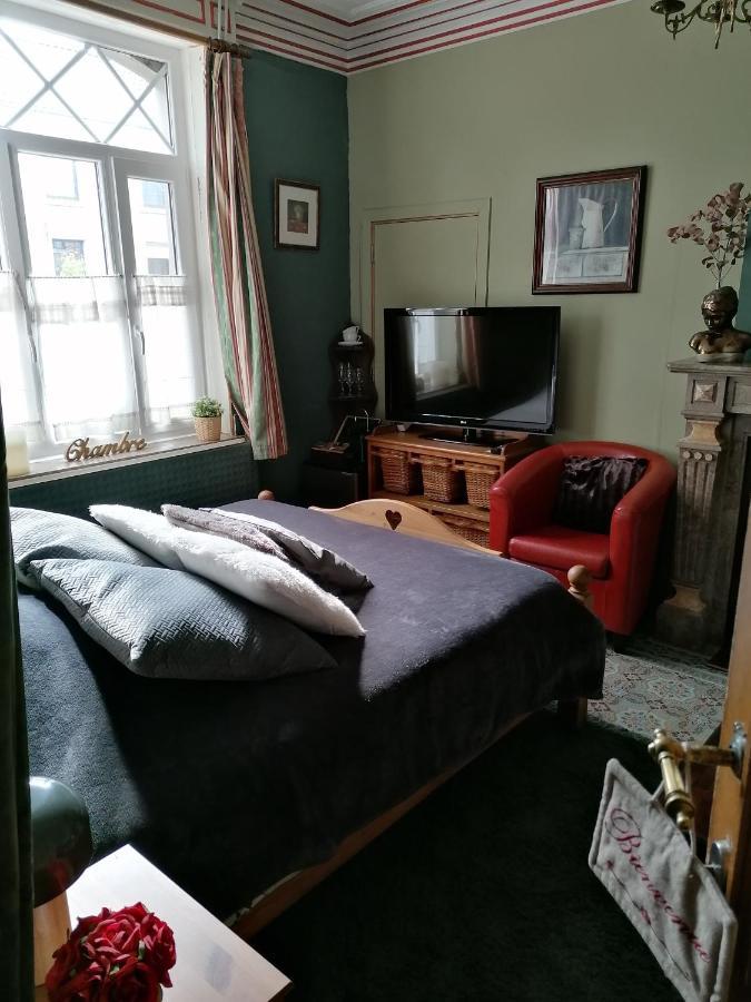 Maison D'Hote Les Notes Endormie Chambre Secrete Berzee エクステリア 写真