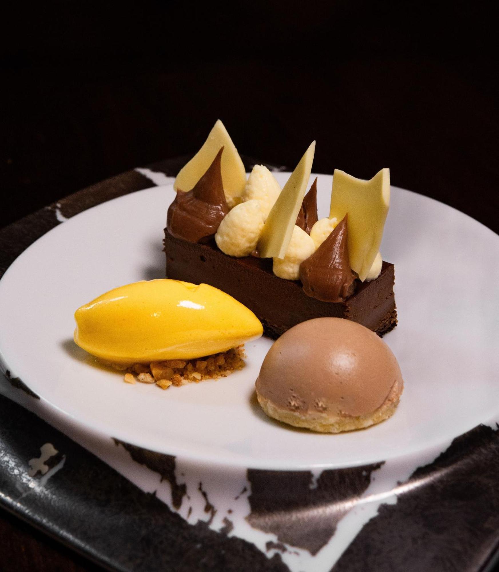 Maison D'Hote Les Notes Endormie Chambre Secrete Berzee エクステリア 写真