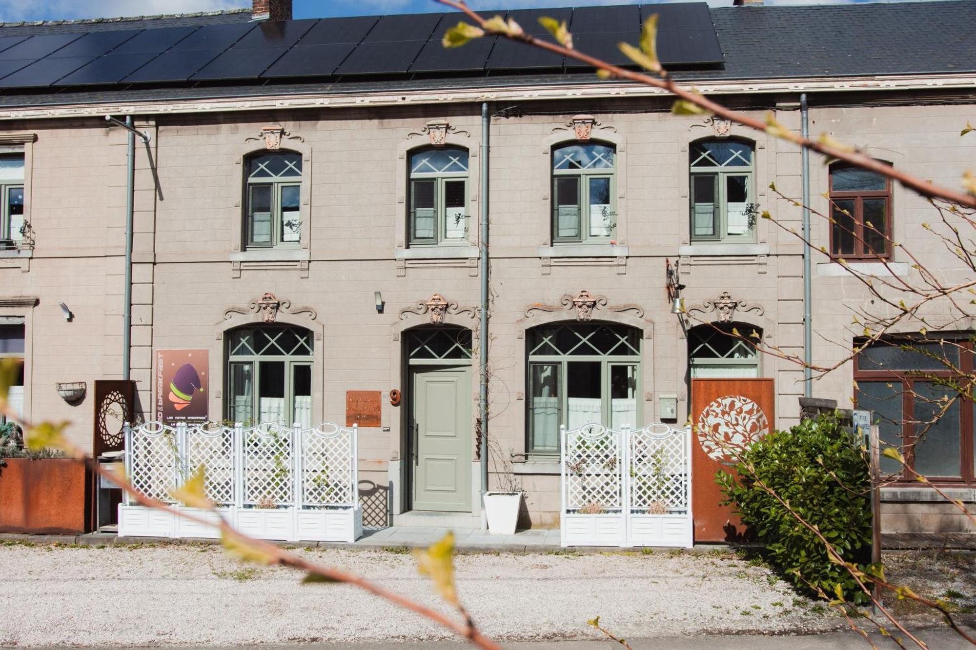 Maison D'Hote Les Notes Endormie Chambre Secrete Berzee エクステリア 写真