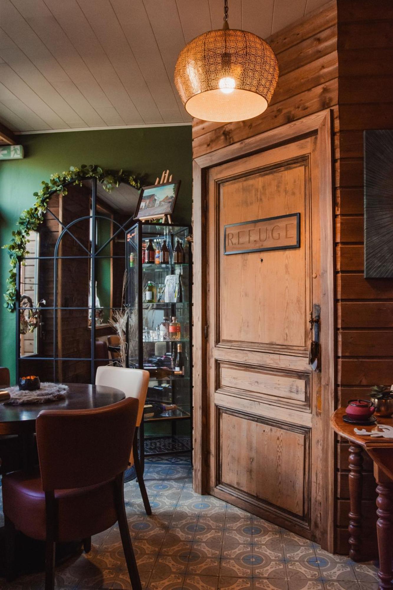 Maison D'Hote Les Notes Endormie Chambre Secrete Berzee エクステリア 写真