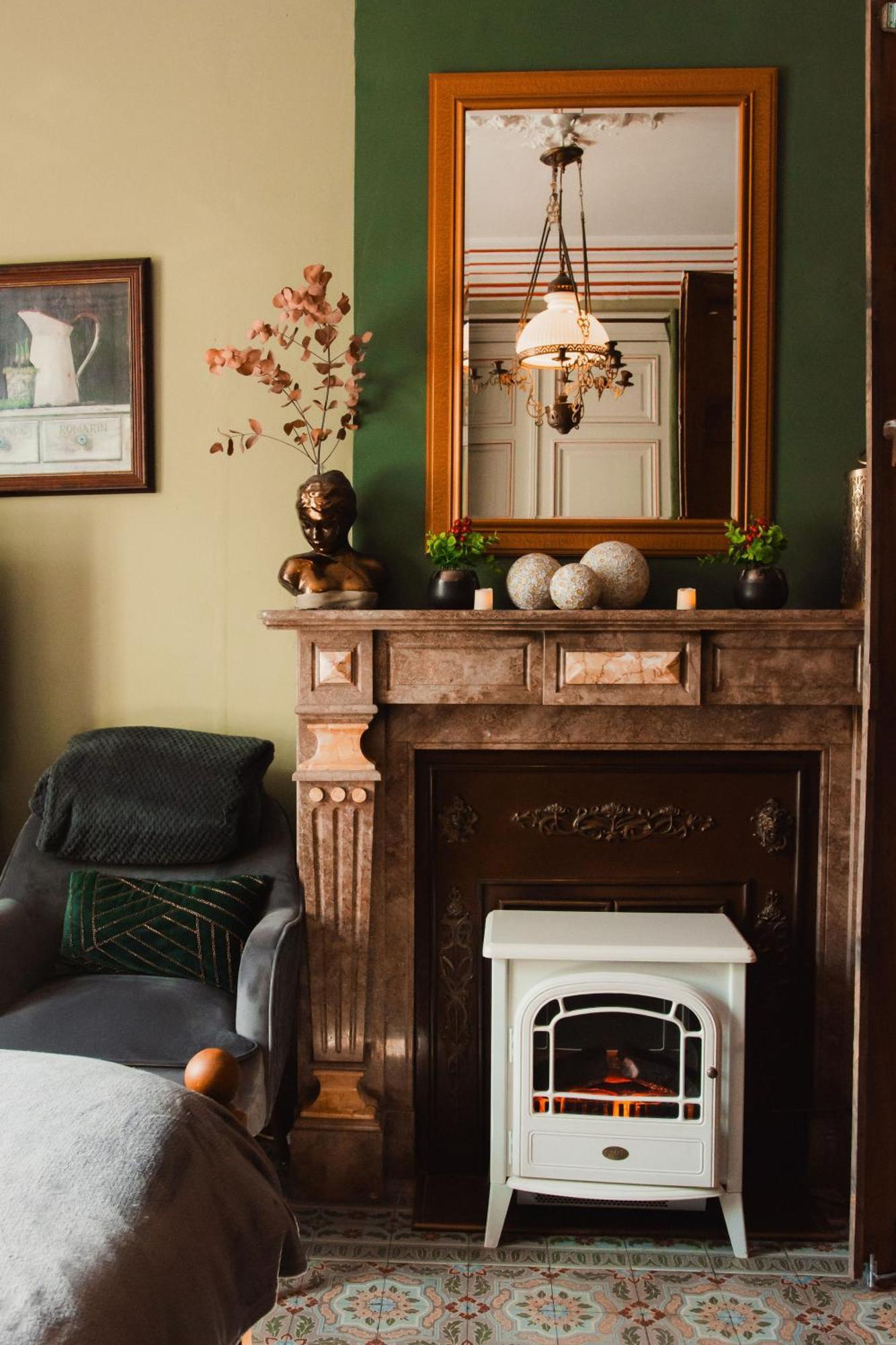 Maison D'Hote Les Notes Endormie Chambre Secrete Berzee エクステリア 写真