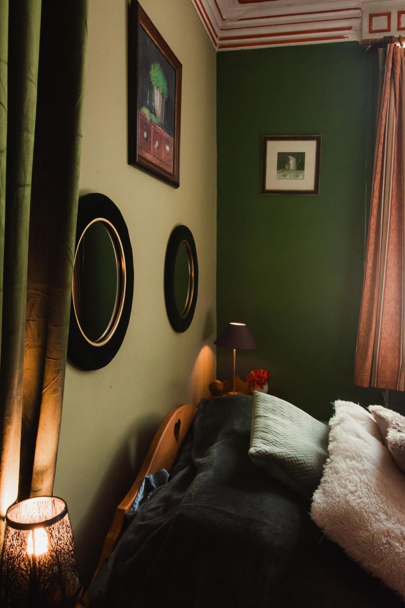 Maison D'Hote Les Notes Endormie Chambre Secrete Berzee エクステリア 写真