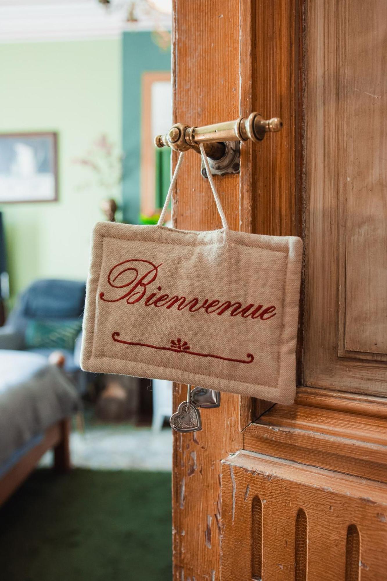 Maison D'Hote Les Notes Endormie Chambre Secrete Berzee エクステリア 写真
